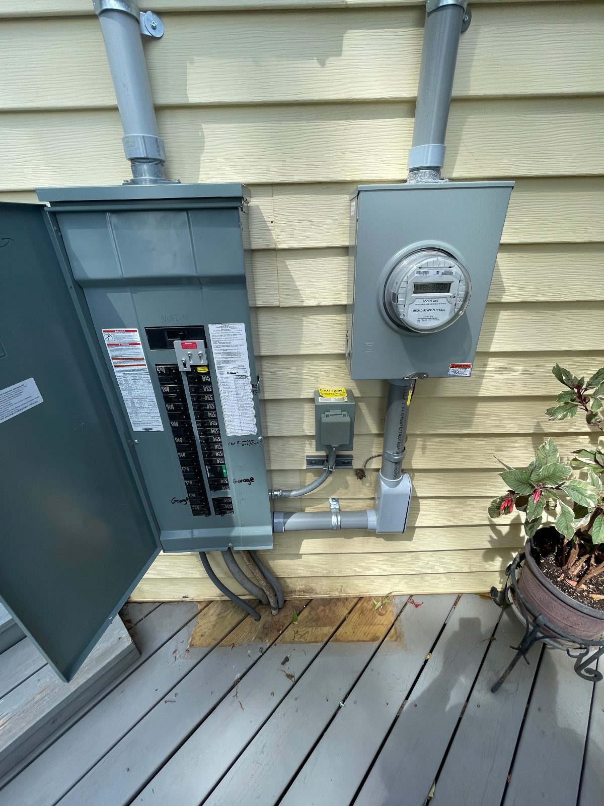 200-amp exterior service and main panel